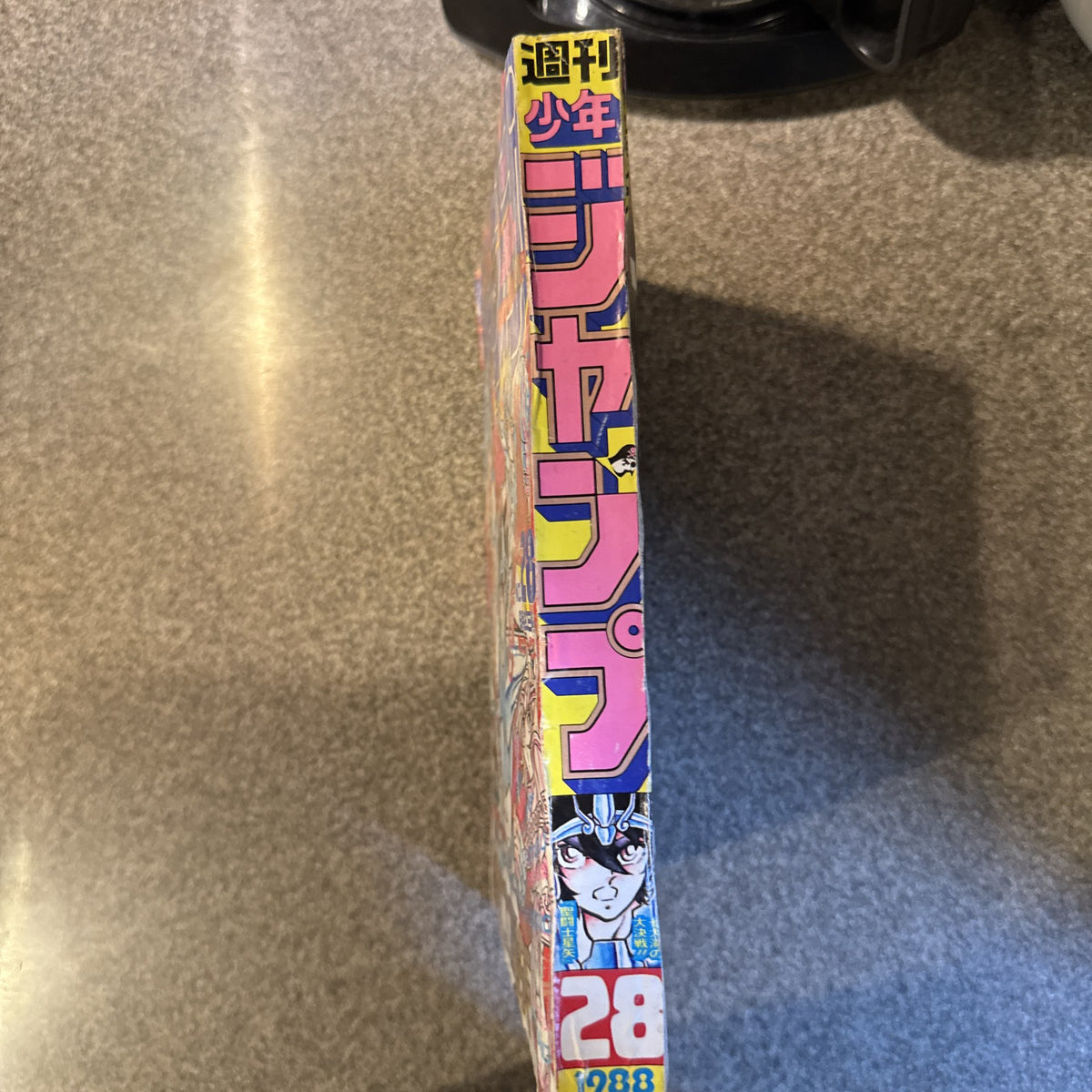 Weekly Shonen Jump 1988 No.28 Saint Seiya Cover Dragon Ball Full Color Issue